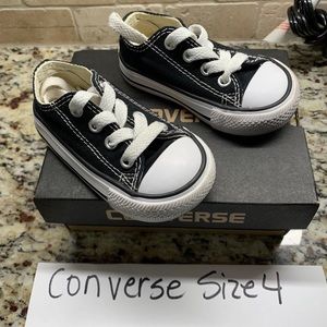 Converse size 4